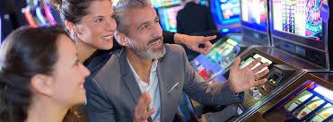 oren4d Dadu Online dice table on mobile showing betting segments and outcome display